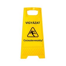 Csúszásveszély figyelmeztető tábla Magyar nyelvű