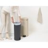 Brabantia NewIcon acél pedálos szemetes - világos bézs 30L