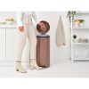 Brabantia NewIcon acél pedálos szemetes - szaténrózsaszín taupe 30L