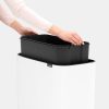 Brabantia Bo Touch Bin acél nyomófedeles szemetes lábakkal - fehér 36L