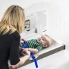 Fali vízszintes lehajtható pelenkázó rozsdamentes acél előlappal közösségi mosdókba
